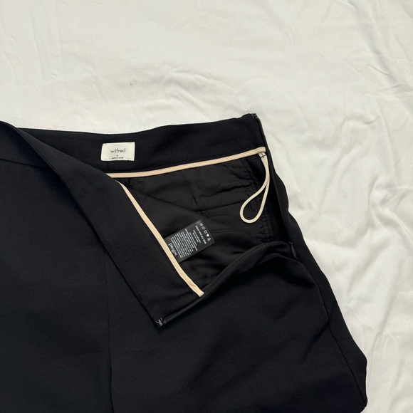 Wilfred New Scallop Shorts - Picture 4 of 4